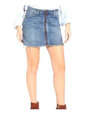 WE THE FREE Denim Mini Skirt w/O Ring Front Zip, Size 26.